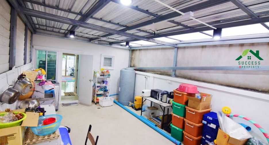 For sale 2 bedrooms townhouse in Mueang Samut Prakan, Samut Prakan