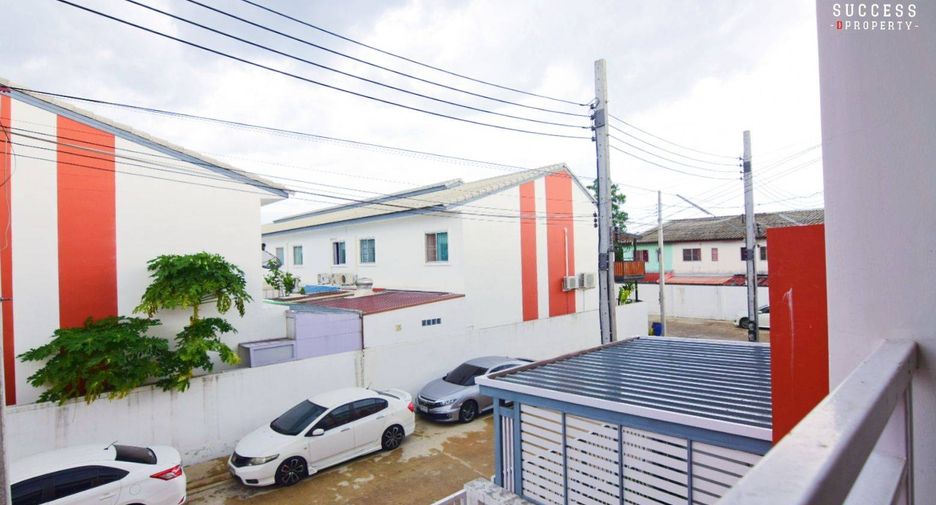 For sale 2 bedrooms townhouse in Mueang Samut Prakan, Samut Prakan