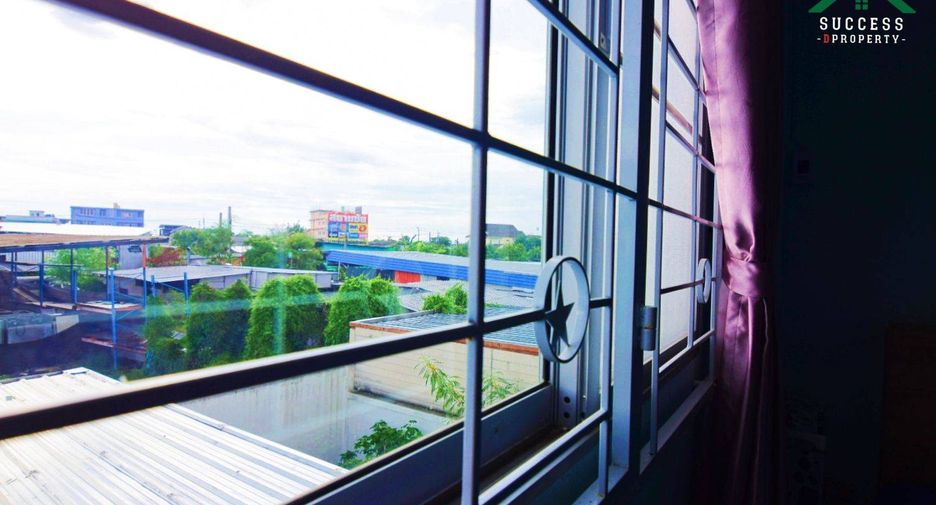 For sale 2 bedrooms townhouse in Mueang Samut Prakan, Samut Prakan