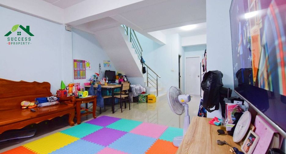 For sale 2 bedrooms townhouse in Mueang Samut Prakan, Samut Prakan