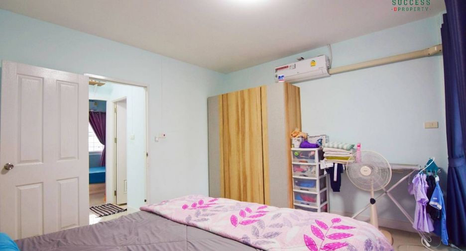 For sale 2 bedrooms townhouse in Mueang Samut Prakan, Samut Prakan