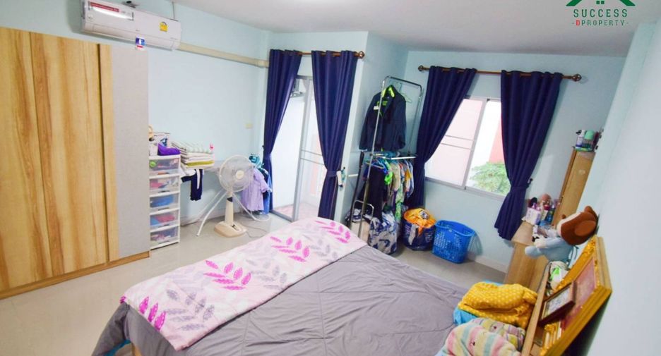 For sale 2 bedrooms townhouse in Mueang Samut Prakan, Samut Prakan