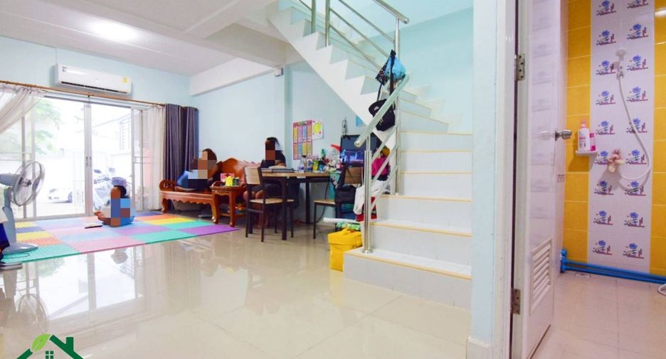 For sale 2 bedrooms townhouse in Mueang Samut Prakan, Samut Prakan