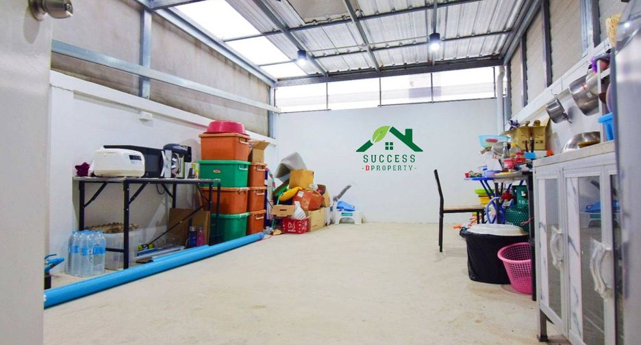 For sale 2 bedrooms townhouse in Mueang Samut Prakan, Samut Prakan