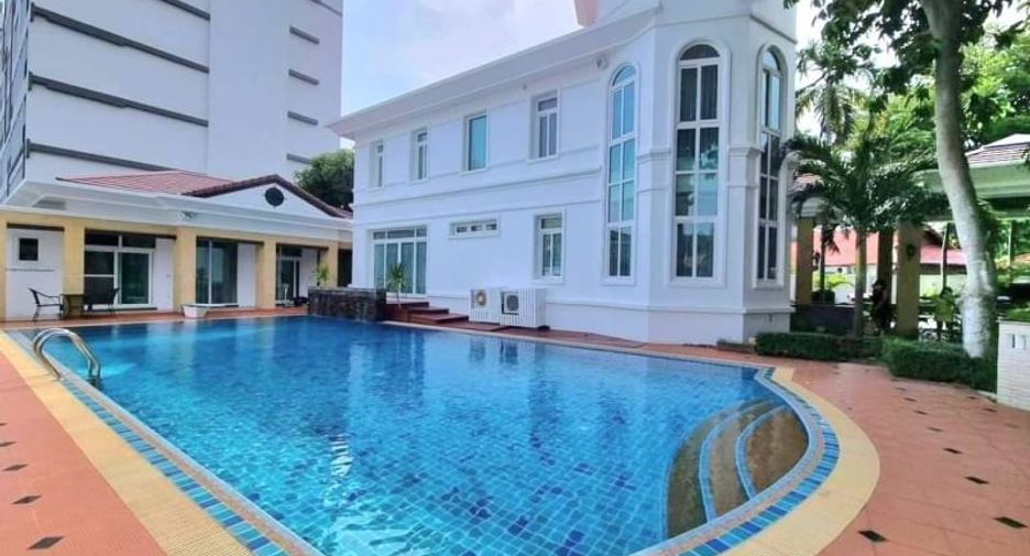 For sale 10 bed villa in Pratumnak, Pattaya