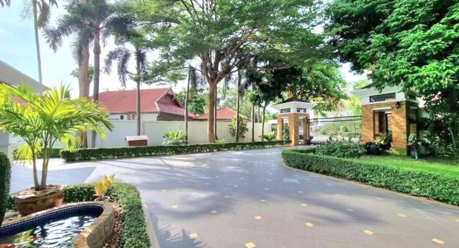 For sale 10 bed villa in Pratumnak, Pattaya