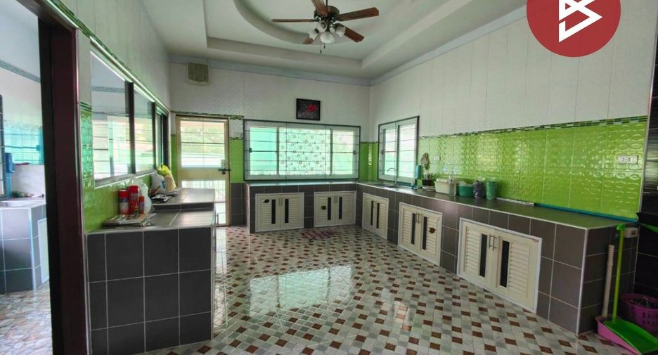 For sale 5 Beds house in Mueang Nakhon Pathom, Nakhon Pathom