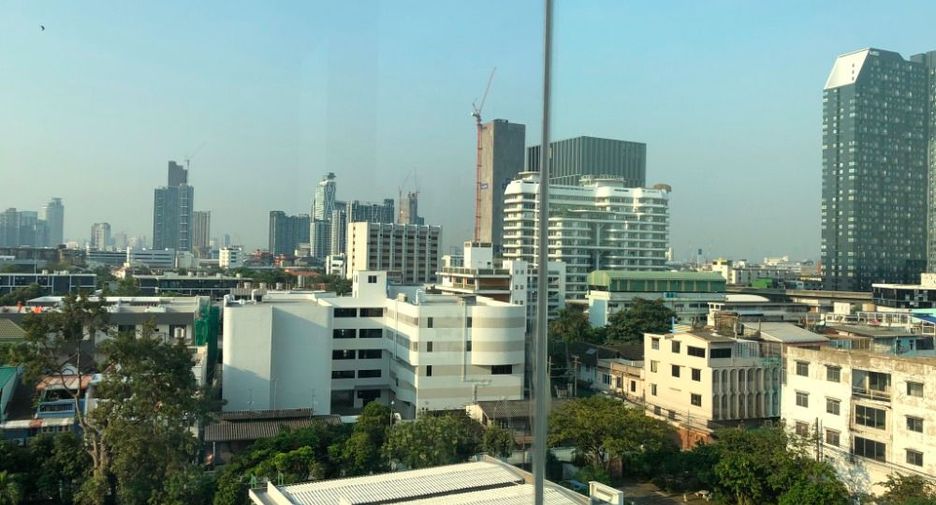 For rent 2 bedrooms condo in Phra Khanong, Bangkok