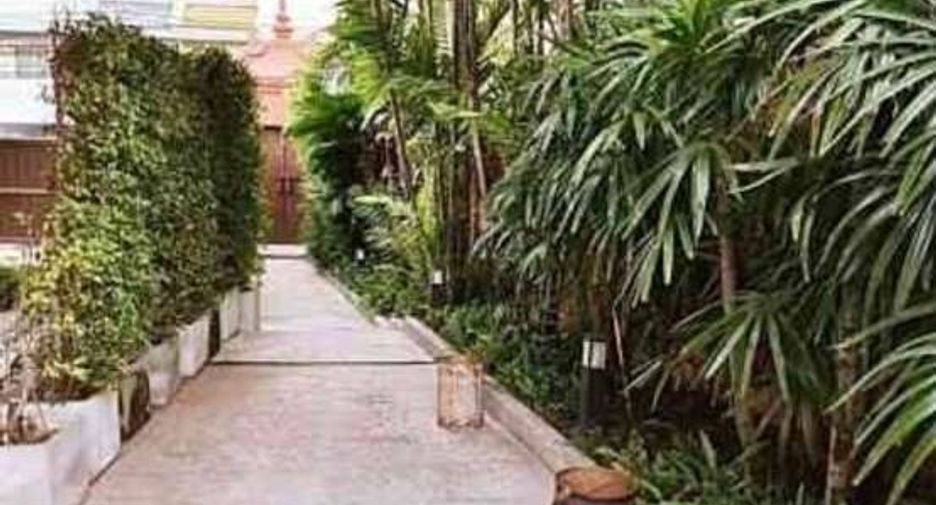 For rent 5 bedrooms house in Watthana, Bangkok