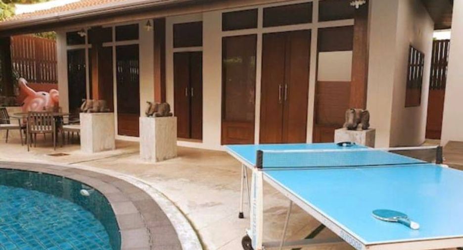 For rent 5 bedrooms house in Watthana, Bangkok