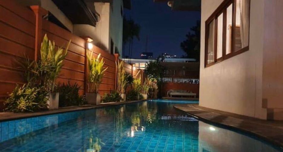 For rent 5 bedrooms house in Watthana, Bangkok