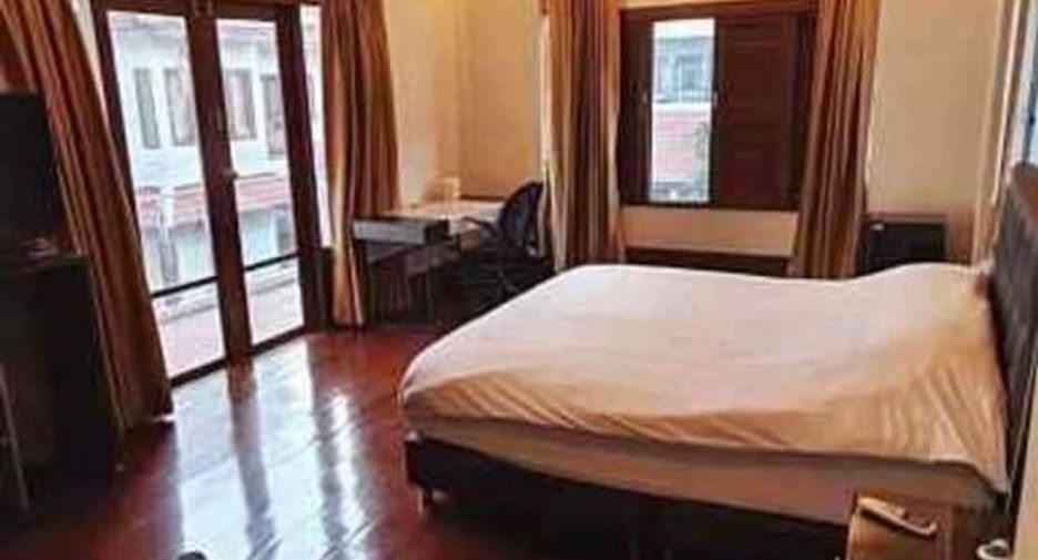 For rent 5 bedrooms house in Watthana, Bangkok