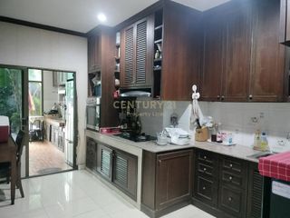 For sale 7 bed townhouse in Din Daeng, Bangkok
