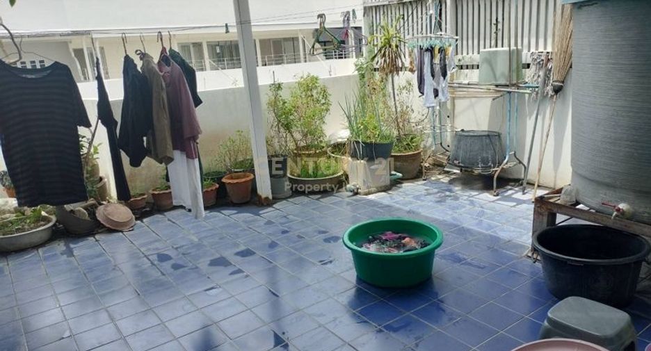 Casa adosada en venta de 7 habitaciones en Din Daeng, Bangkok