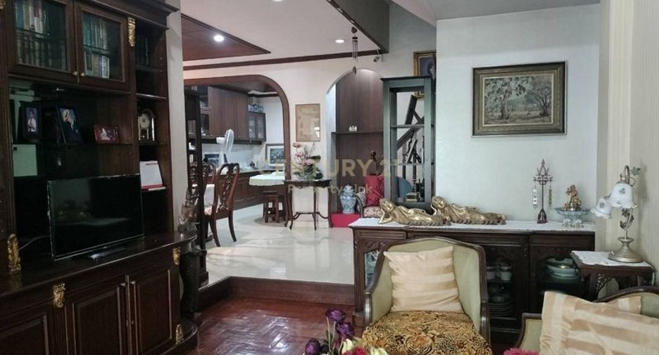 Casa adosada en venta de 7 habitaciones en Din Daeng, Bangkok