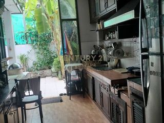 For sale 7 bed townhouse in Din Daeng, Bangkok