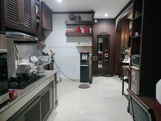 For sale 7 bed townhouse in Din Daeng, Bangkok