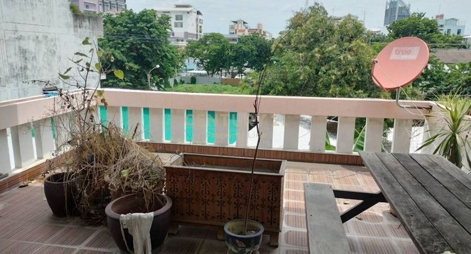 Casa adosada en venta de 7 habitaciones en Din Daeng, Bangkok