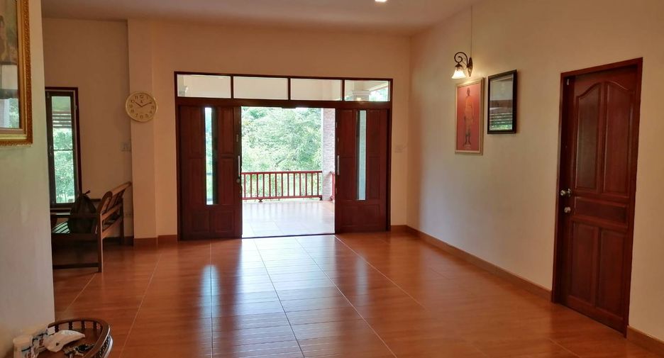 À vendre 2 chambres maison à Mueang Uthai Thani, Uthai Thani