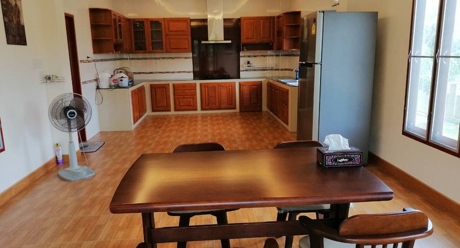 À vendre 2 chambres maison à Mueang Uthai Thani, Uthai Thani