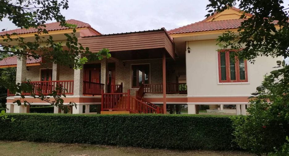 À vendre 2 chambres maison à Mueang Uthai Thani, Uthai Thani