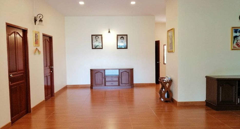 À vendre 2 chambres maison à Mueang Uthai Thani, Uthai Thani
