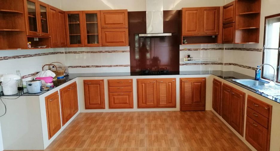 À vendre 2 chambres maison à Mueang Uthai Thani, Uthai Thani
