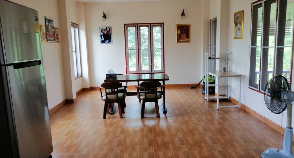 À vendre 2 chambres maison à Mueang Uthai Thani, Uthai Thani