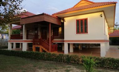 Haus zum Kauf mit 2 Zimmer in Mueang Uthai Thani, Uthai Thani