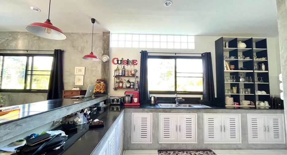 For sale 7 bedrooms retail Space in Mueang Krabi, Krabi