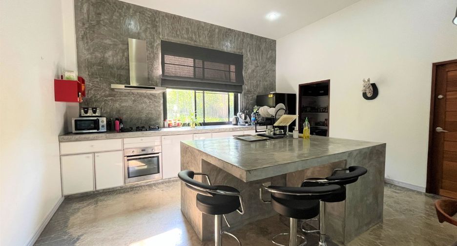 For sale 7 bedrooms retail Space in Mueang Krabi, Krabi