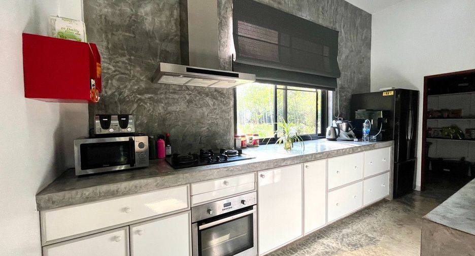 For sale 7 bedrooms retail Space in Mueang Krabi, Krabi