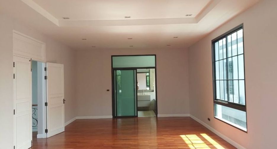 For sale 4 bedrooms house in Thawi Watthana, Bangkok