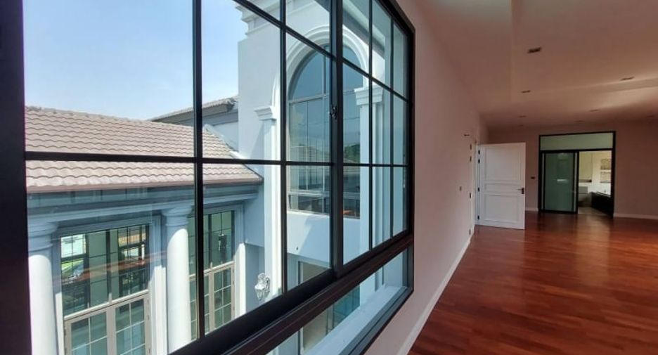 For sale 4 bedrooms house in Thawi Watthana, Bangkok