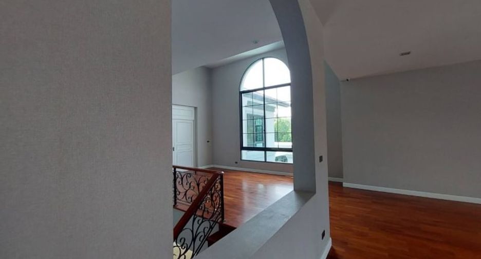 For sale 4 bedrooms house in Thawi Watthana, Bangkok