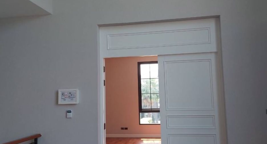 For sale 4 bedrooms house in Thawi Watthana, Bangkok