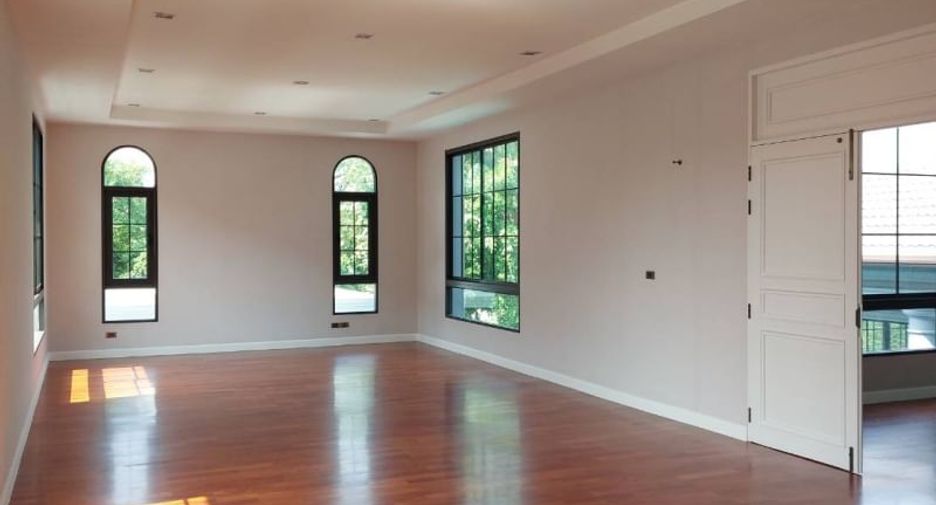 For sale 4 bedrooms house in Thawi Watthana, Bangkok
