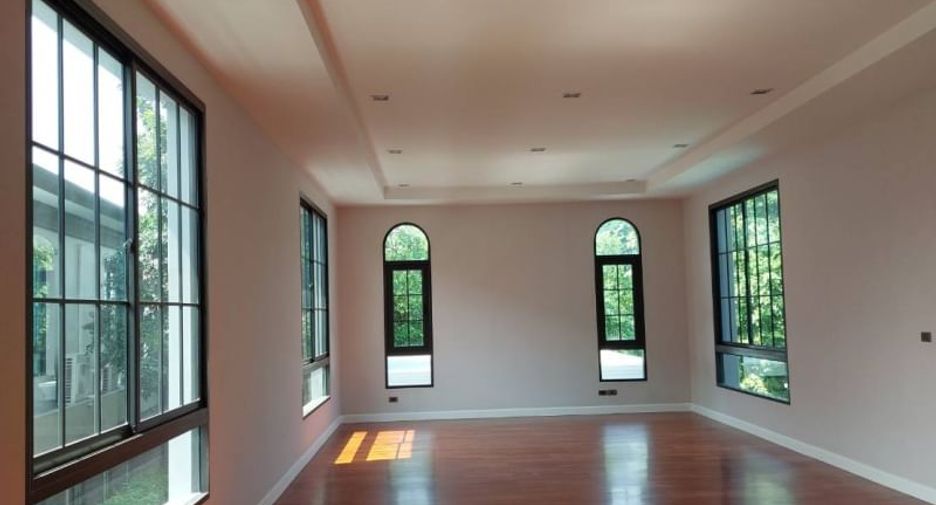 For sale 4 bedrooms house in Thawi Watthana, Bangkok
