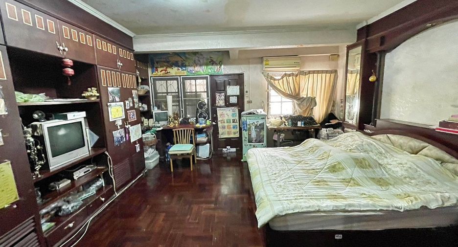 For sale 4 bedrooms townhouse in Bang Phli, Samut Prakan