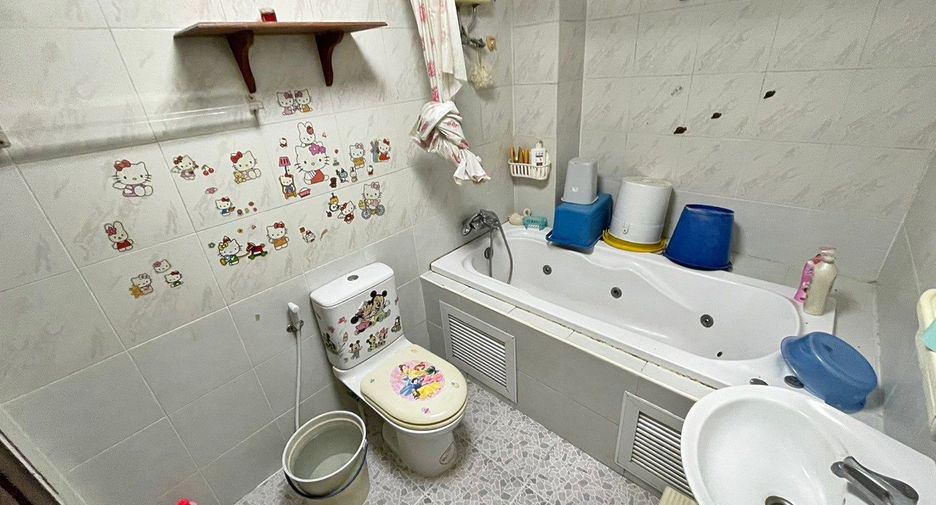 For sale 4 bedrooms townhouse in Bang Phli, Samut Prakan