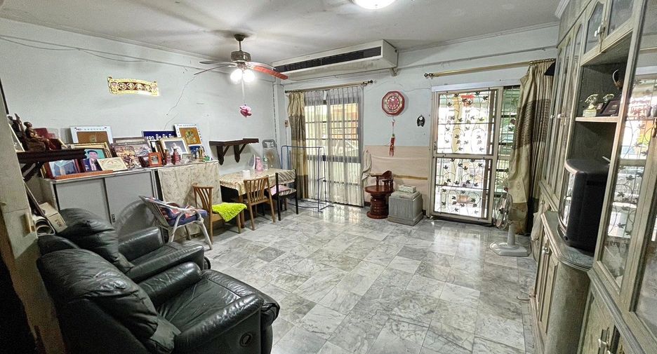 For sale 4 bedrooms townhouse in Bang Phli, Samut Prakan
