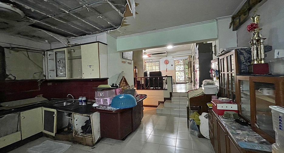For sale 4 bedrooms townhouse in Bang Phli, Samut Prakan