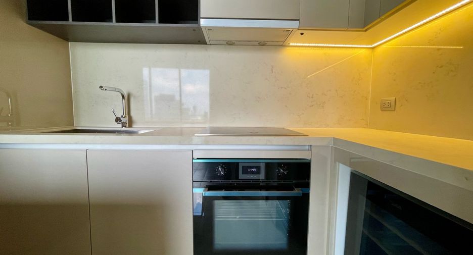 For sale 2 bedrooms condo in Khlong Toei, Bangkok
