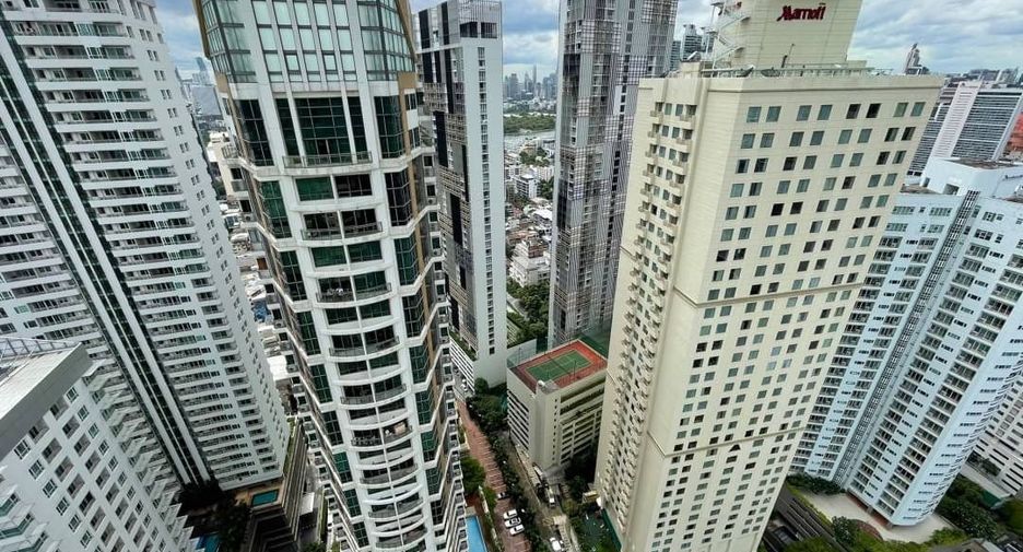 For rent 4 bedrooms condo in Khlong Toei, Bangkok