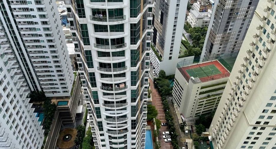For rent 4 bedrooms condo in Khlong Toei, Bangkok