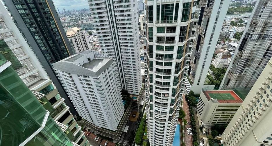 For rent 4 bedrooms condo in Khlong Toei, Bangkok