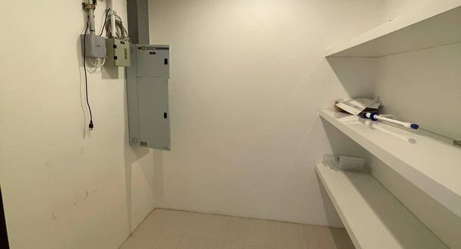 For rent 4 bedrooms condo in Khlong Toei, Bangkok