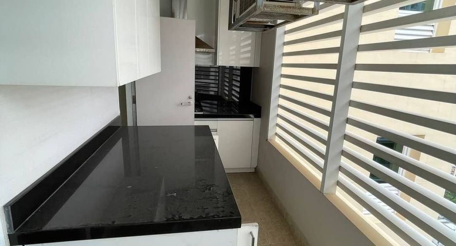 For rent 4 bedrooms condo in Khlong Toei, Bangkok