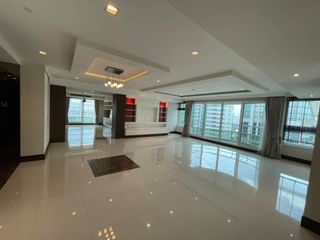 For rent 4 bedrooms condo in Khlong Toei, Bangkok