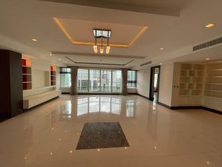 For rent 4 bedrooms condo in Khlong Toei, Bangkok